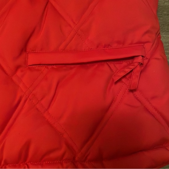 Women’s Gap Red Quilted Puffer Vest, Size Medium - Picture 5 of 5